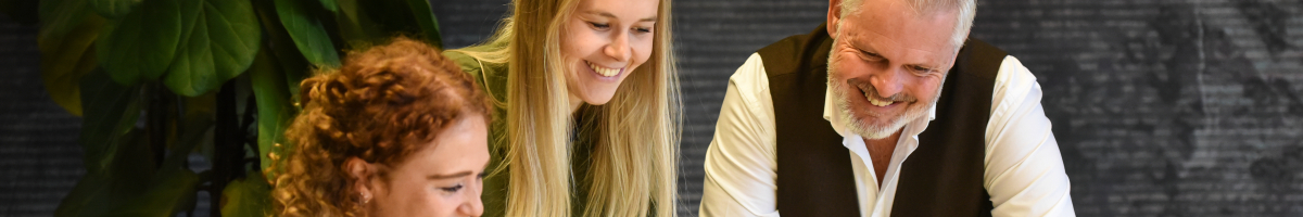 Hypotheekadviseurs bespreken dossier