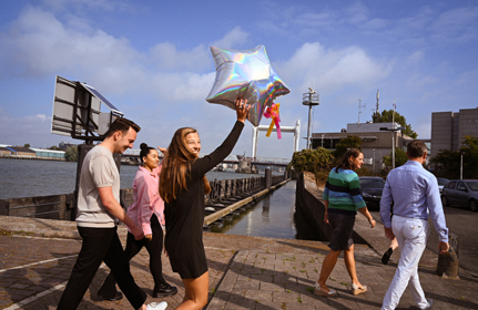 Collega's wandelen in Dordrecht