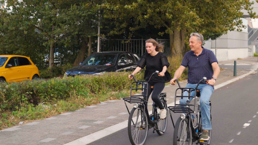 Collega's op de fiets naar werk